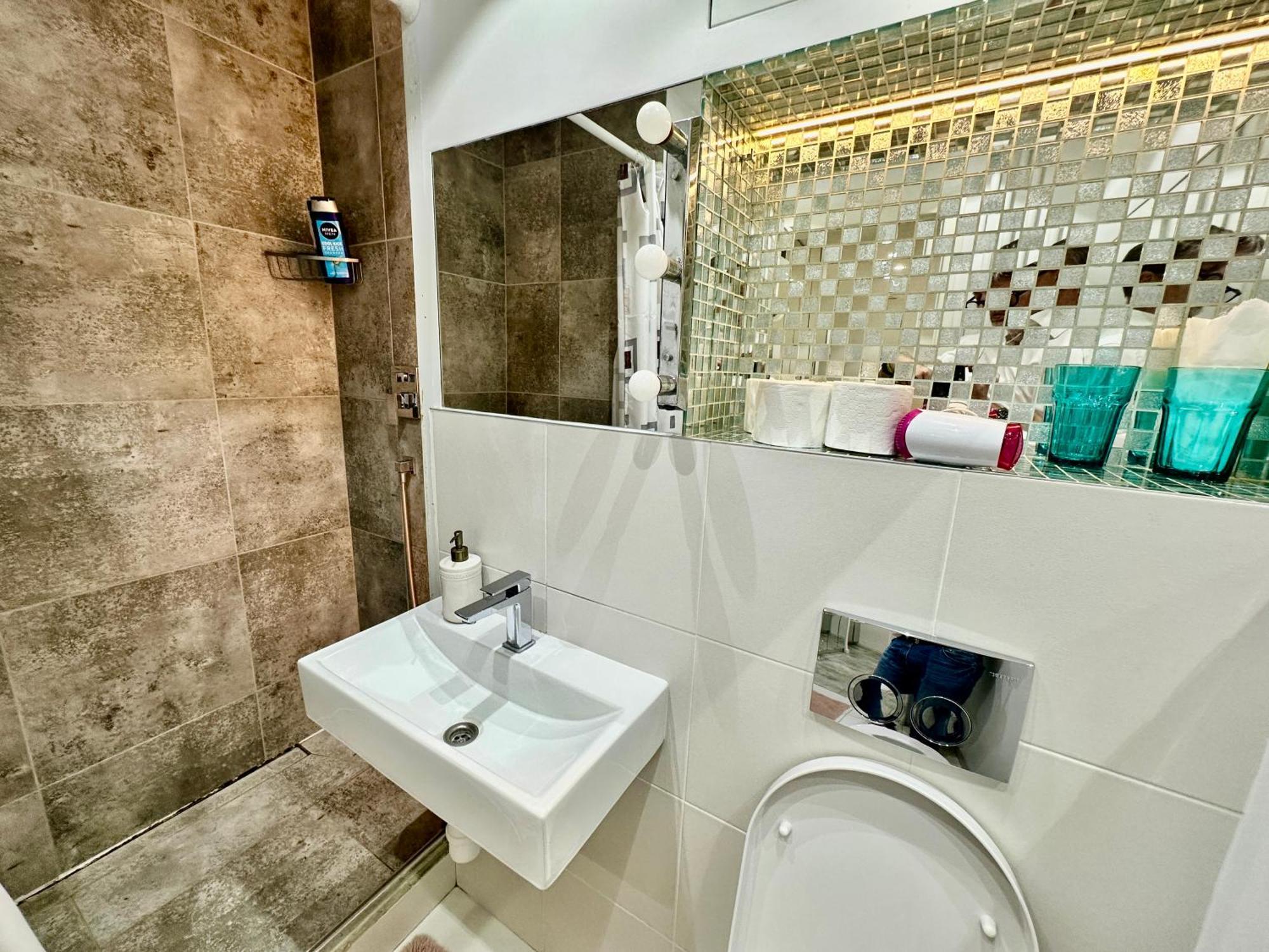 Palace 2 Wifi 600 Mbs 55'Tv Netflix Hbo 2Xmetro Appletv Warsawa Bagian luar foto